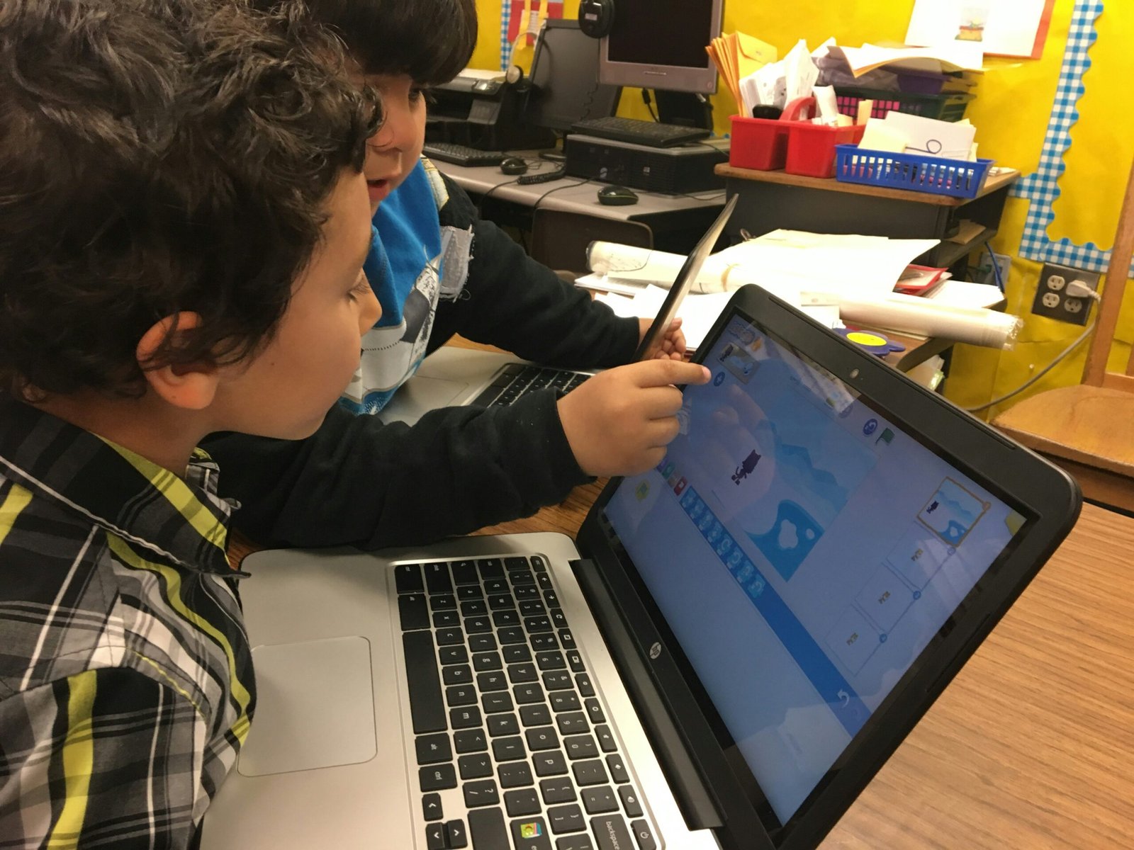 مع أكاديمية الدكتور هنعملك مدرسة وانت في بيتك